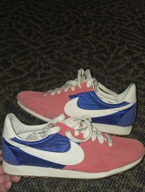 Nike Pre Montreal Racer Athletic Running Shoes Blue and Salmon colorway Size 9